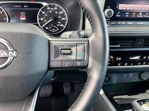Certified 2025 Nissan Rogue SV FWD image 24