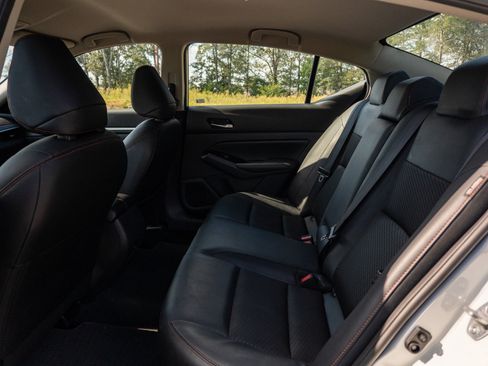Used 2025 Nissan Altima 2.5 SR FWD image 14