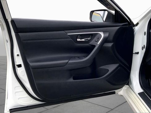 Used 2017 Nissan Altima 2.5 SR FWD image 21