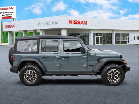 Used 2025 Jeep Wrangler Sport image 5