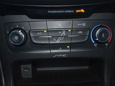 Used 2016 Ford Focus SE w/ Equipment Group 201A FWD image 27