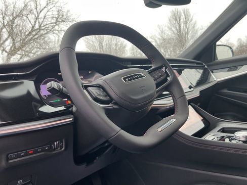 Used 2025 Jeep Wagoneer S Limited image 14