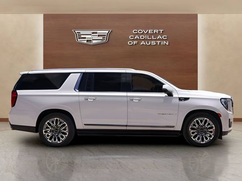 Used 2023 GMC Yukon XL Denali Ultimate AWD/4WD image 5