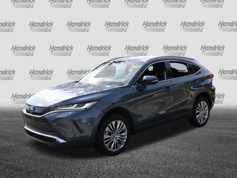 Used 2023 Toyota Venza XLE AWD/4WD image 5