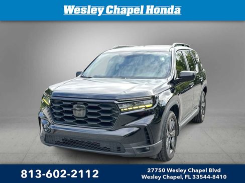 Used 2023 Honda Pilot Sport image 1
