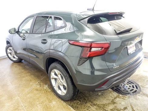 New 2026 Chevrolet Trax LS w/ LS Convenience Package FWD image 7