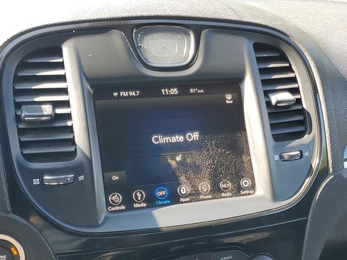 Used 2019 Chrysler 300 S image 24