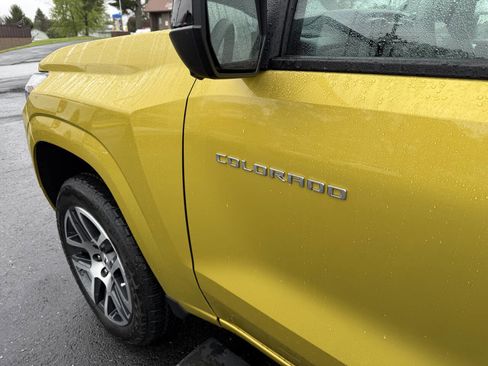 Used 2023 Chevrolet Colorado Z71 w/ Z71 Convenience Package 2 AWD/4WD image 9