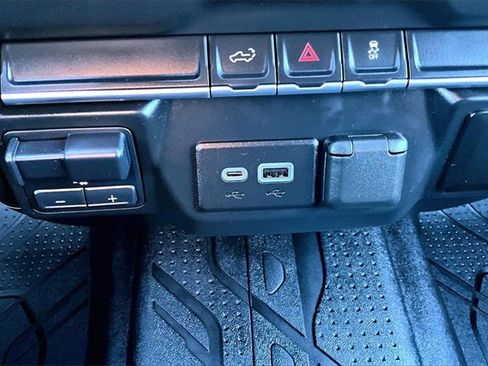 Used 2021 Chevrolet Silverado 2500 Custom w/ Custom Value Package image 23