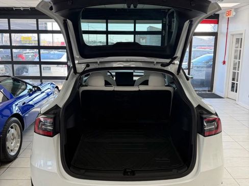 Used 2020 Tesla Model Y Long Range image 8