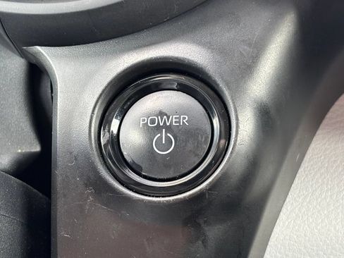 Used 2025 Toyota Sienna XLE FWD image 25
