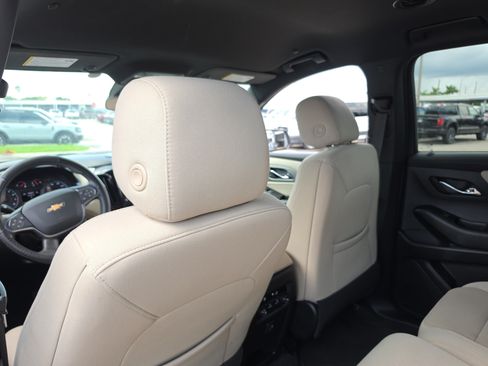 Used 2023 Chevrolet Traverse LS FWD image 13