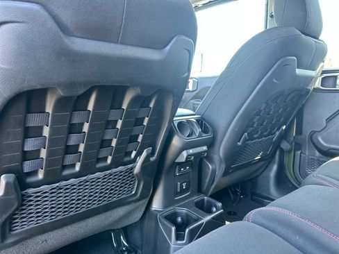 Used 2023 Jeep Wrangler Unlimited Rubicon AWD/4WD image 32