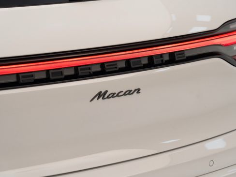 Certified 2026 Porsche Macan AWD/4WD image 13