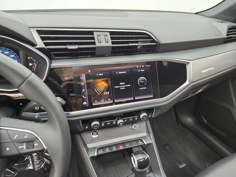 Used 2025 Audi Q3 2.0T Premium w/ Convenience Package AWD/4WD image 18