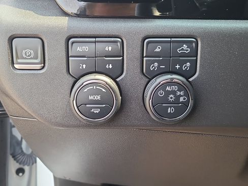 Used 2024 Chevrolet Silverado 1500 ZR2 w/ Technology Package AWD/4WD image 15