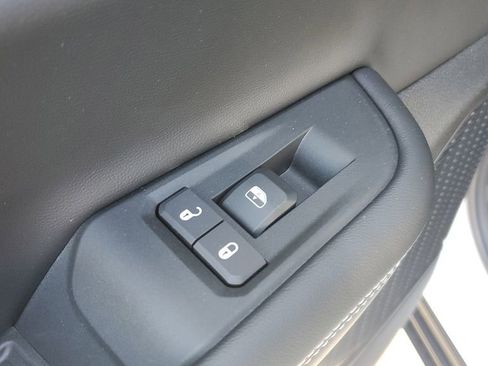 New 2025 Jeep Grand Cherokee Altitude image 18