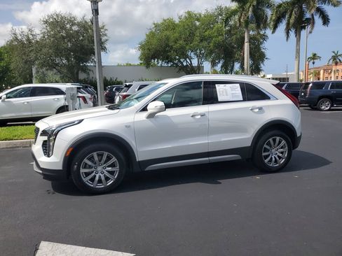 Used 2022 Cadillac XT4 Premium Luxury w/ Safety Alert Package FWD image 2