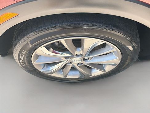 Used 2022 Buick Encore GX Essence w/ Experience Buick Package FWD image 33