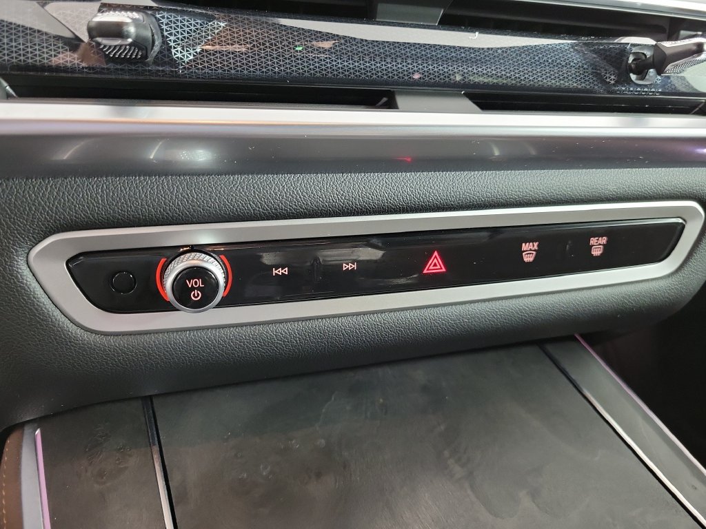 Used 2025 BMW X5 sDrive40i w/ M Sport Package RWD image 30