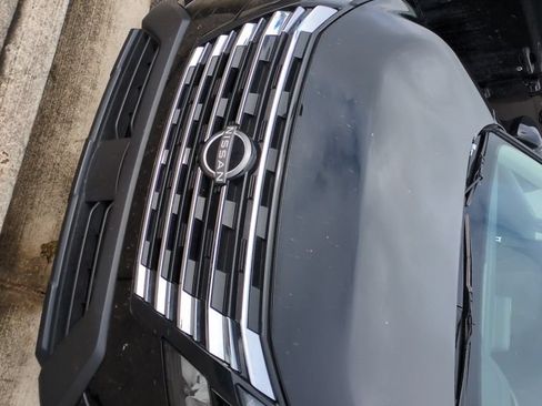 Used 2025 Nissan Rogue SV FWD image 2