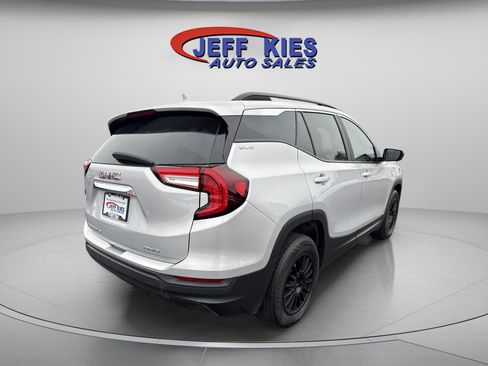 Used 2022 GMC Terrain SLE w/ Driver Convenience Package image 5