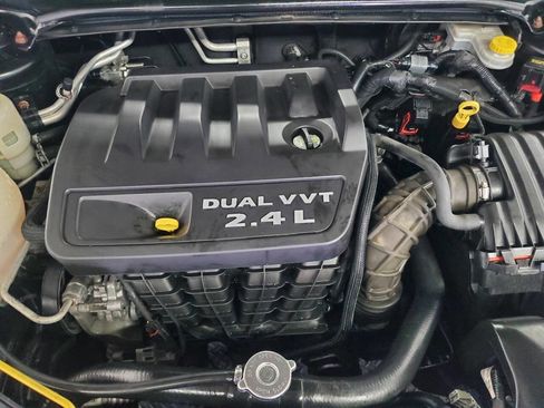 Used 2013 Chrysler 200 LX image 4