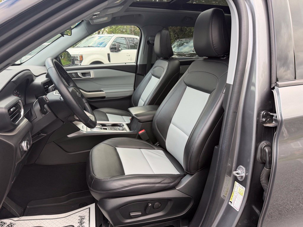 Certified 2022 Ford Explorer XLT w/ Equipment Group 202A AWD/4WD image 12