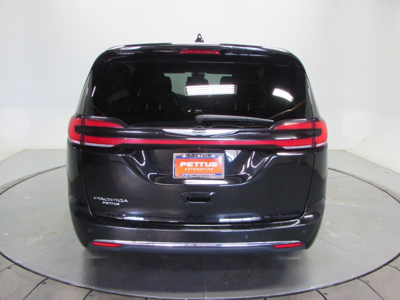 Used 2025 Chrysler Pacifica Select FWD image 6