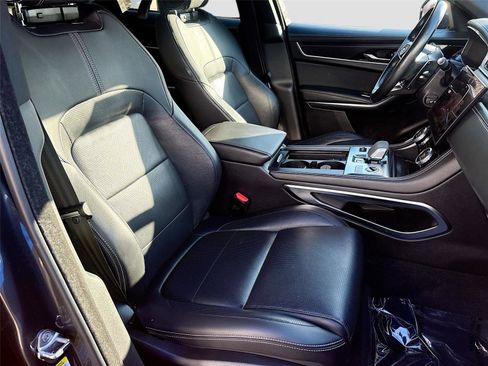 Used 2023 Jaguar F-PACE R-Dynamic S image 29