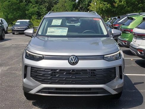 New 2025 Volkswagen Tiguan SE image 5