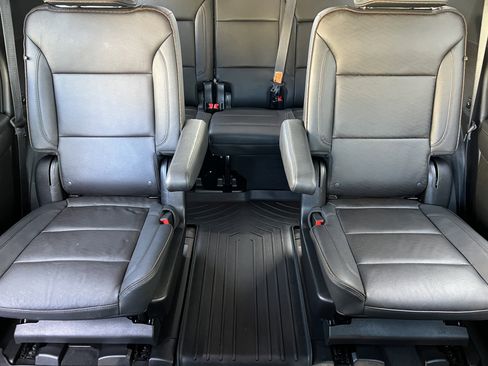 Used 2023 Chevrolet Tahoe High Country image 13