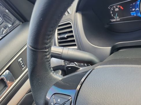 Used 2017 Ford Explorer XLT w/ Equipment Group 201A FWD image 24