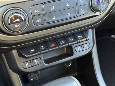 Used 2021 GMC Canyon Denali image 23