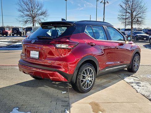 Used 2021 Nissan Kicks SR image 3