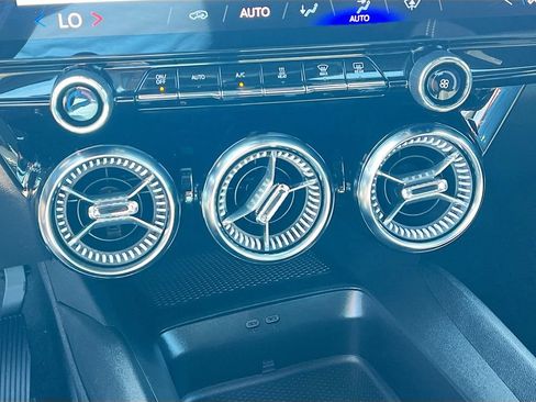 Used 2025 Chevrolet Blazer EV LT FWD image 16