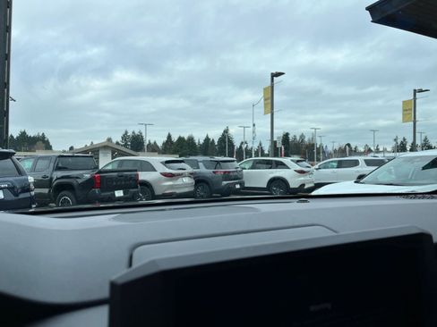 Used 2025 Toyota Tacoma TRD Off-Road image 17