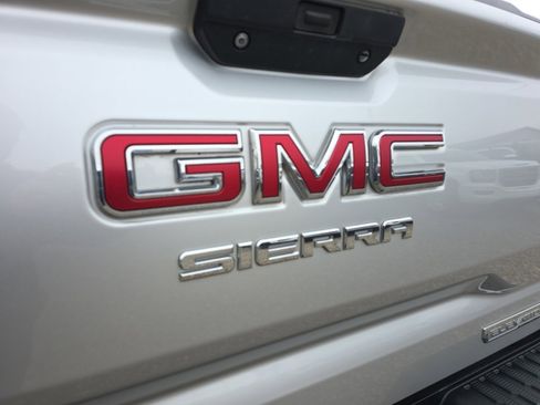 Used 2019 GMC Sierra 1500 Elevation w/ Elevation Value Package image 9