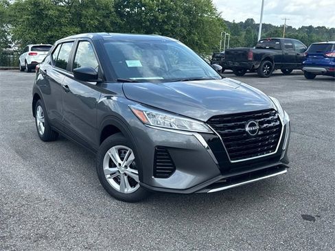 New 2025 Nissan Kicks Play S image 2