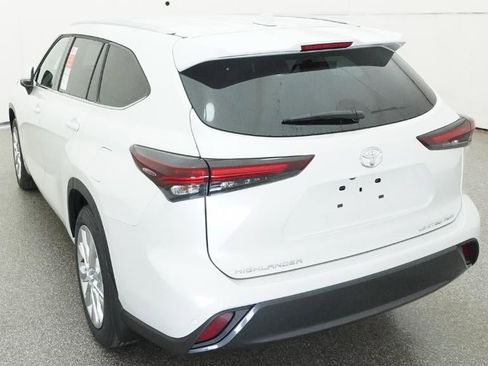 New 2026 Toyota Highlander Limited AWD/4WD image 6