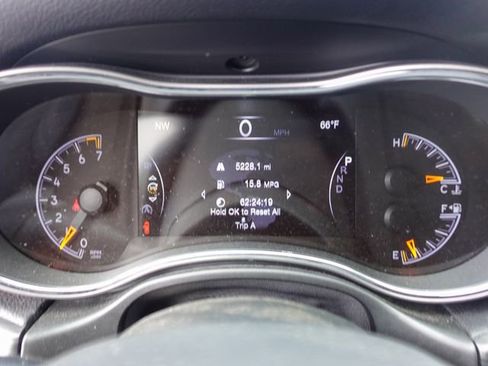 Used 2019 Jeep Grand Cherokee Altitude RWD image 15