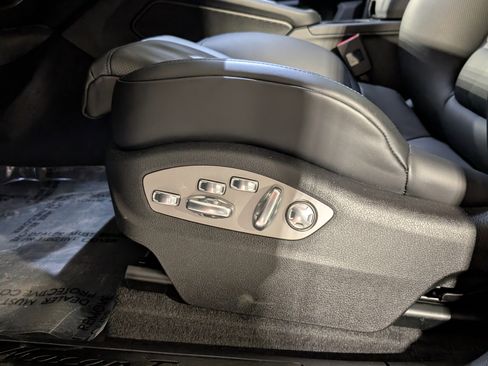 New 2026 Porsche Macan Turbo image 19