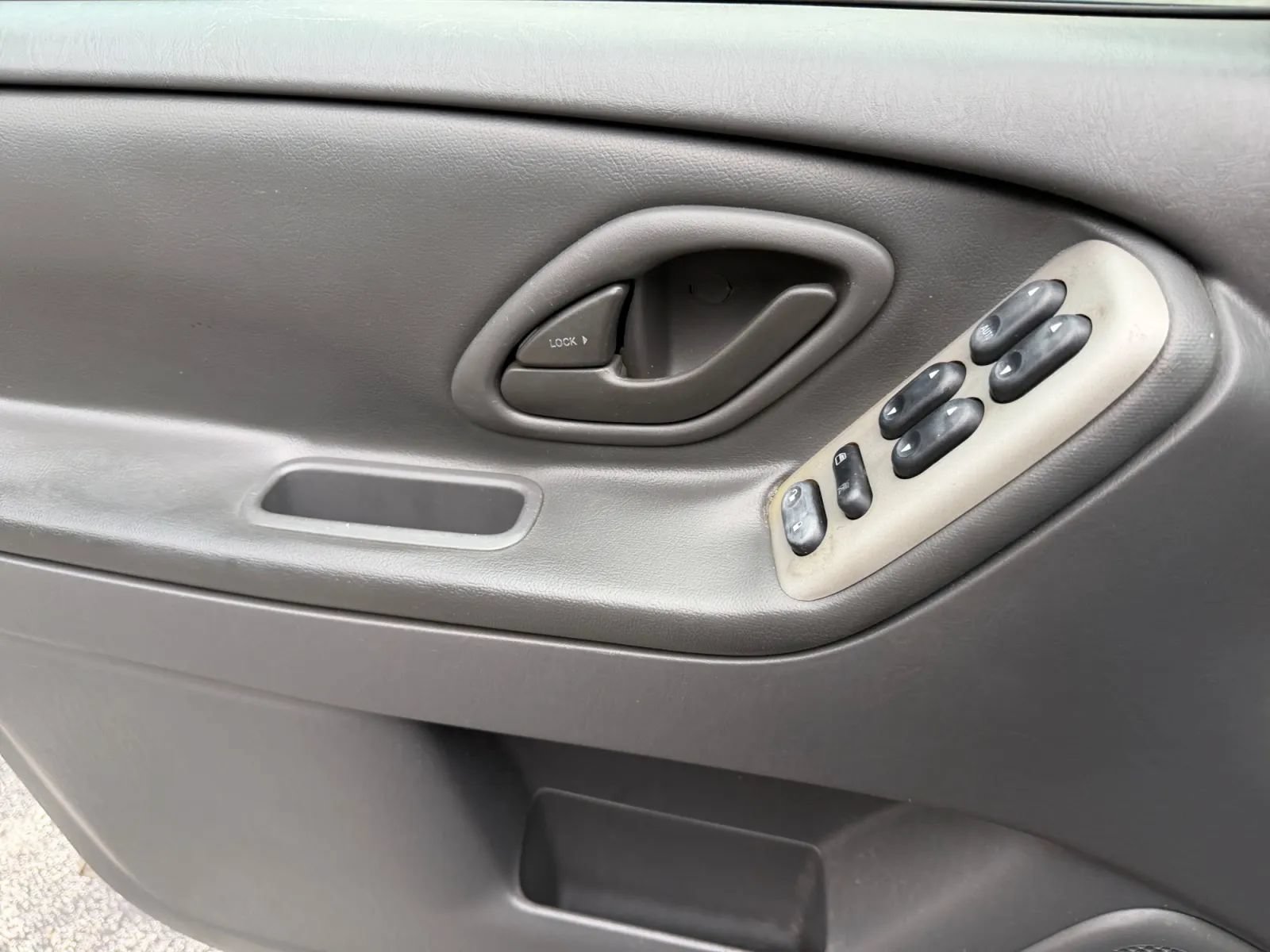Used 2006 MAZDA Tribute I FWD image 17