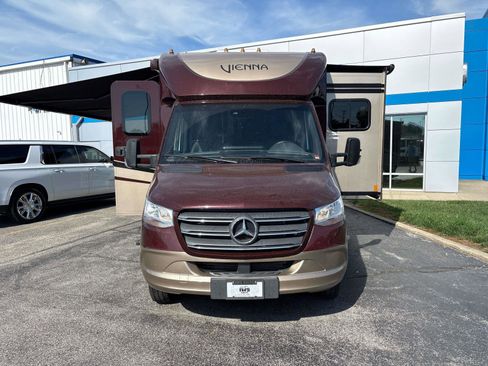 Used 2019 Mercedes-Benz Sprinter 170 image 2