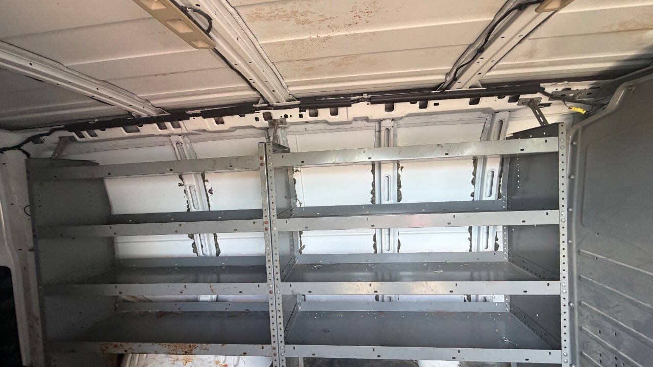 Used 2017 Chevrolet Express 2500 RWD image 18