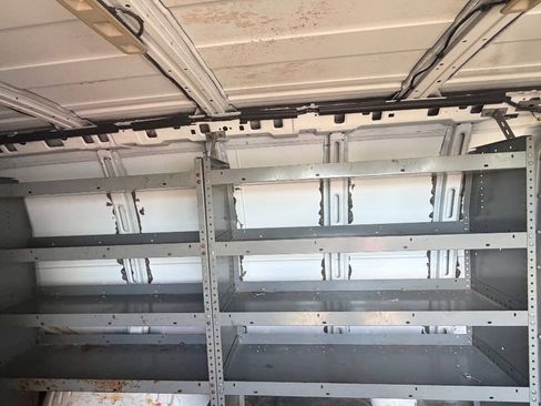 Used 2017 Chevrolet Express 2500 RWD image 18