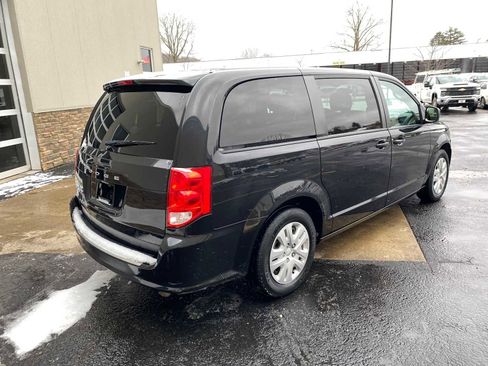 Used 2018 Dodge Grand Caravan SE image 4