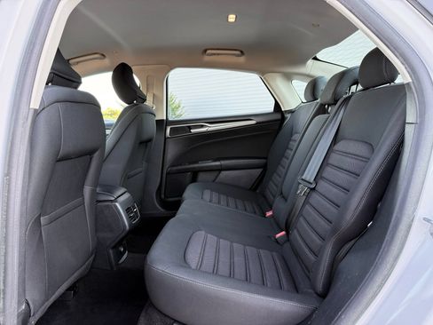Used 2019 Ford Fusion SE FWD image 14