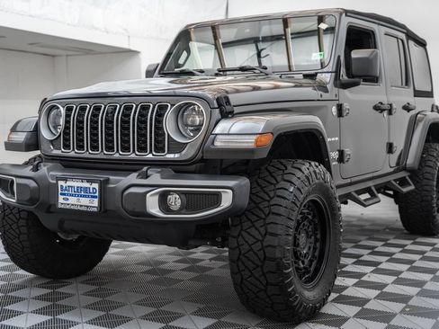 Used 2024 Jeep Wrangler Unlimited Sahara w/ Technology Group AWD/4WD image 3