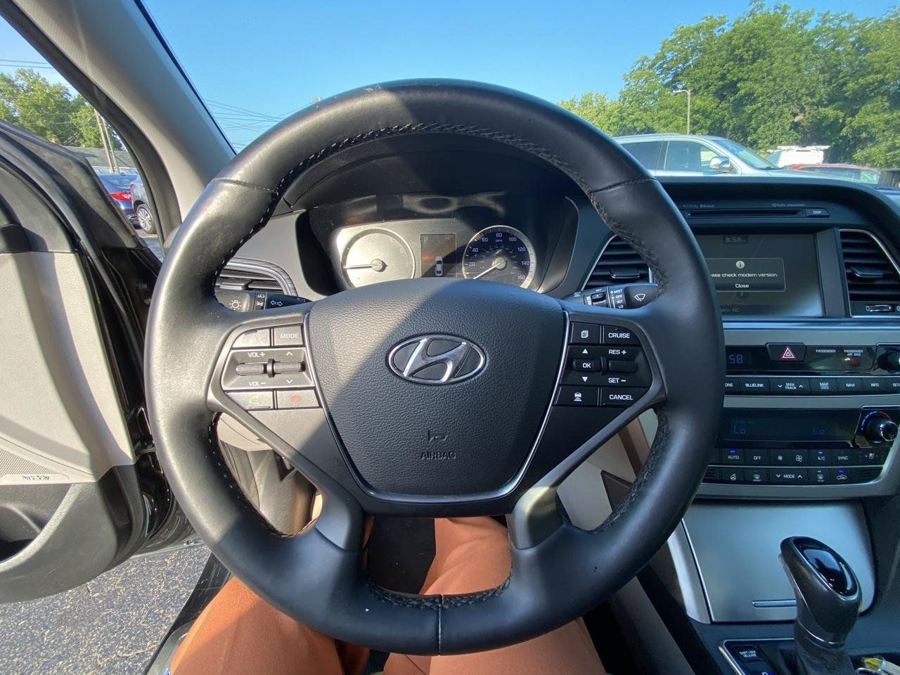 Used 2015 Hyundai Sonata Limited w/ Option Group 06 FWD image 12